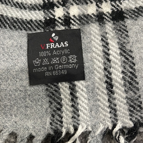 V.FRAAS Gray Plaid Scarf - Picture 2 of 2